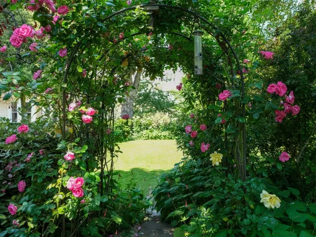 An image of a green archway in Earls Court